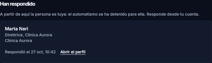 El recuadro Han respondido: una persona con su titular y el enlace para abrir el perfil.