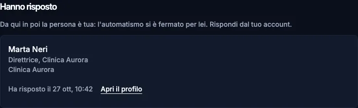 Il riquadro Hanno risposto: una persona con il suo titolo e il link per aprire il profilo.